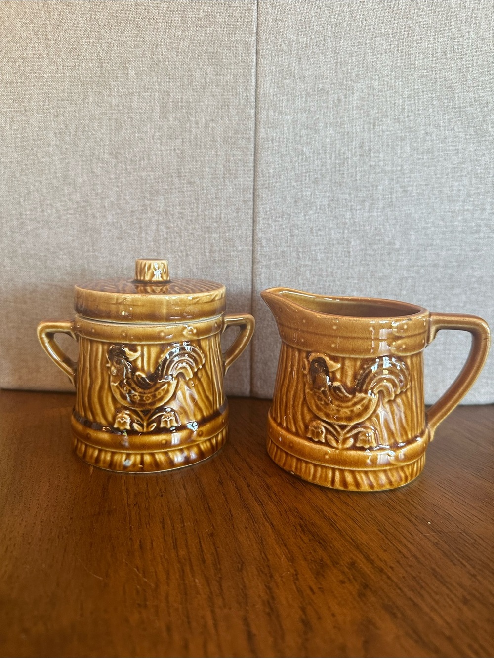 Rooster Motif Ceramic Creamer and Sugar Set in Warm Brown - Picture 2 of 3